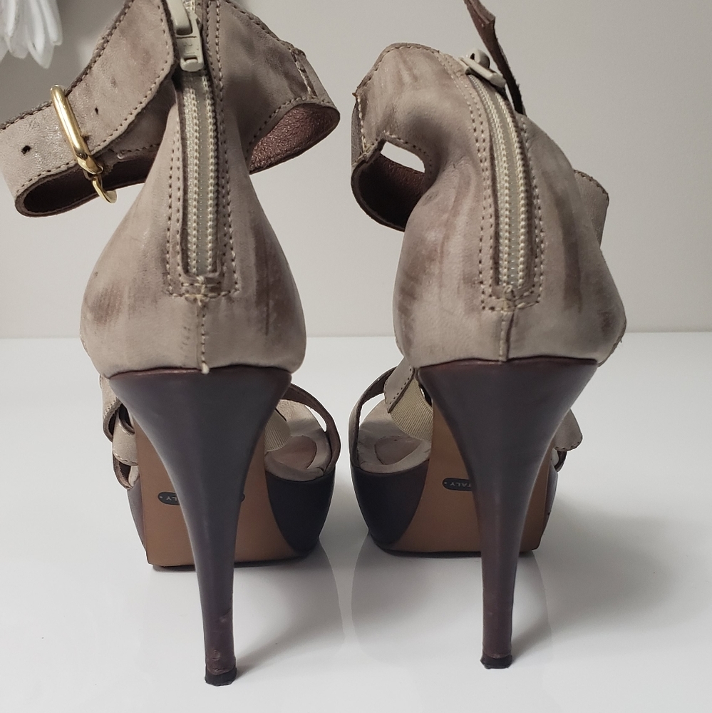 Shoes - Picture 4 of 6
